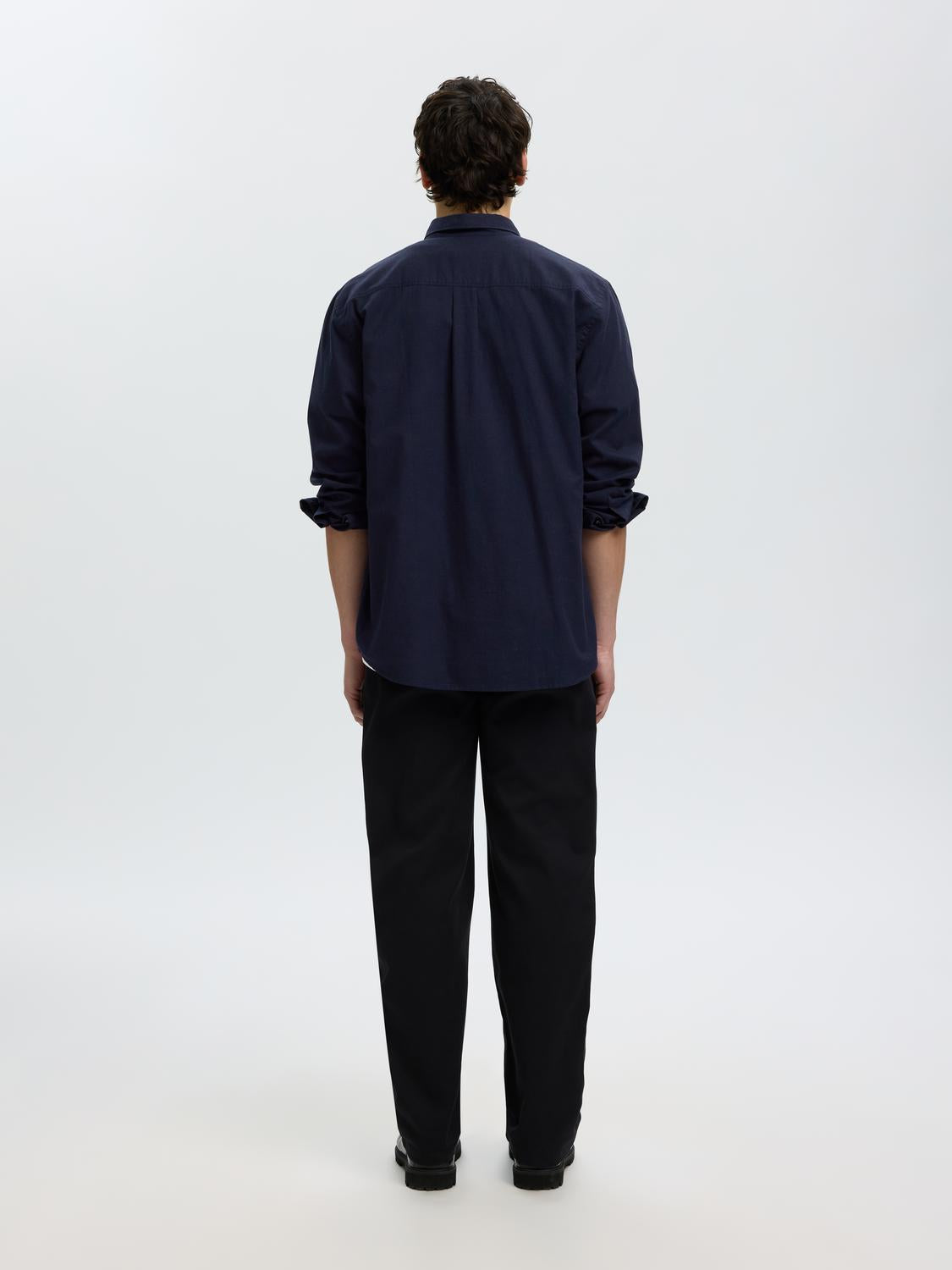 model_shot-back